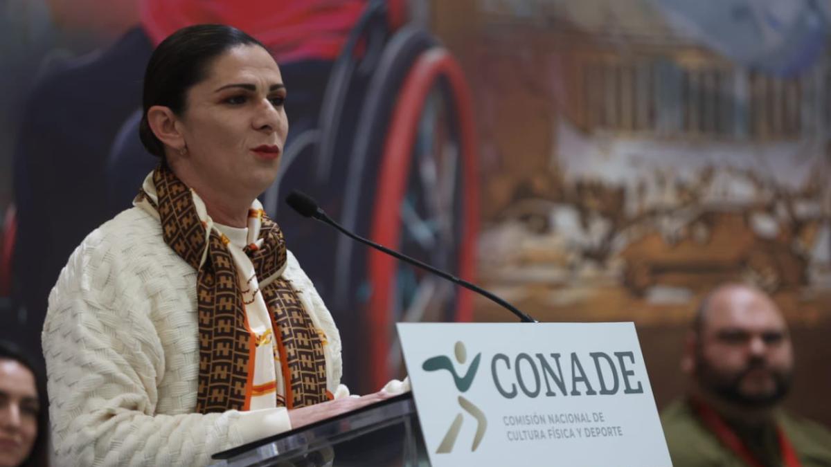 Ana Guevara, titular de CONADE, entrega estímulos a deportistas por su actuación en París 2024