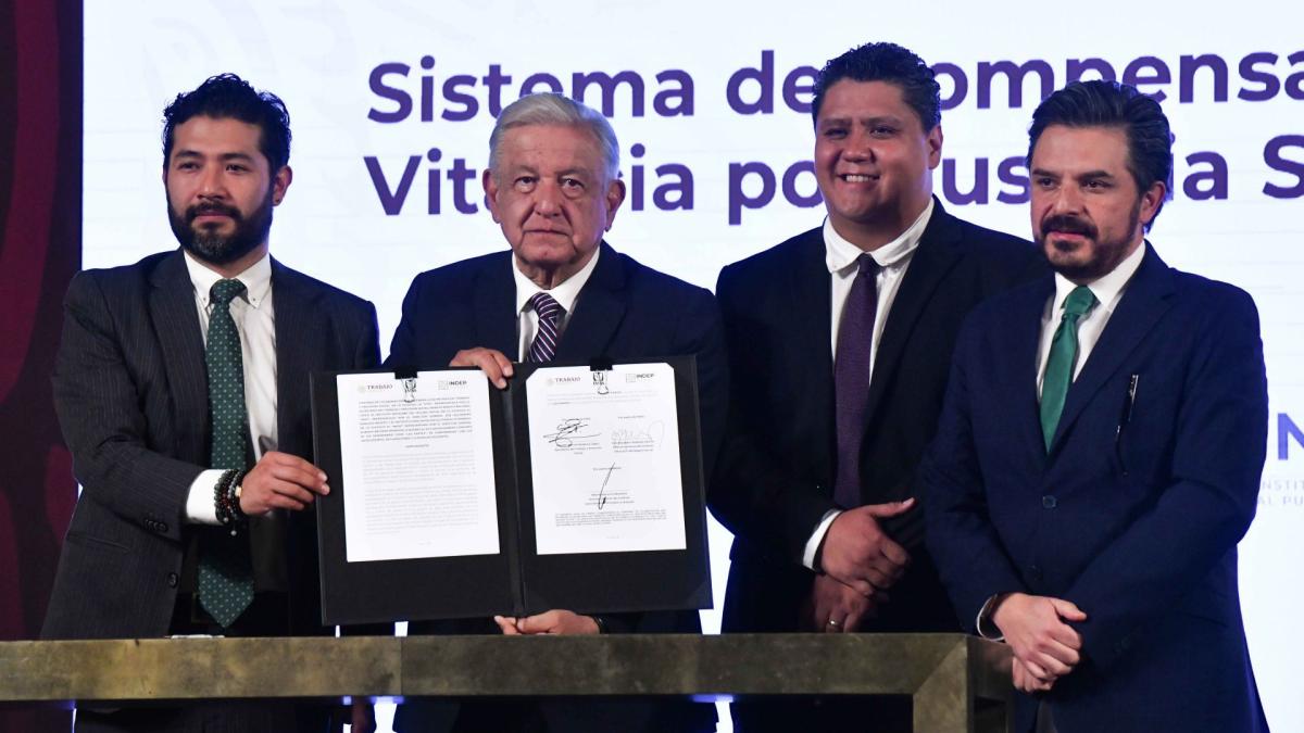 AMLO firma Sistema de Compensación Vitalicia para hacer justicia a trabajadores del SME