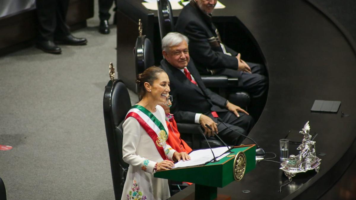 Sheinbaum promete dar 'hasta la vida' por la Patria; defiende la reforma judicial