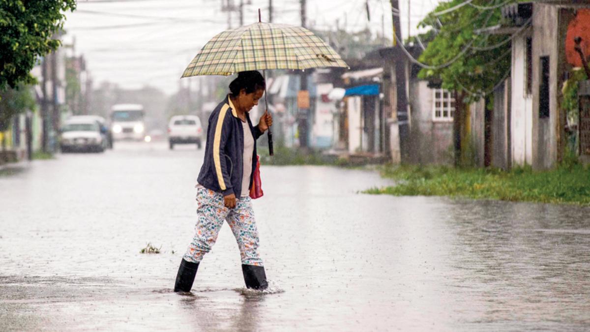 Tormenta Milton genera alerta azul