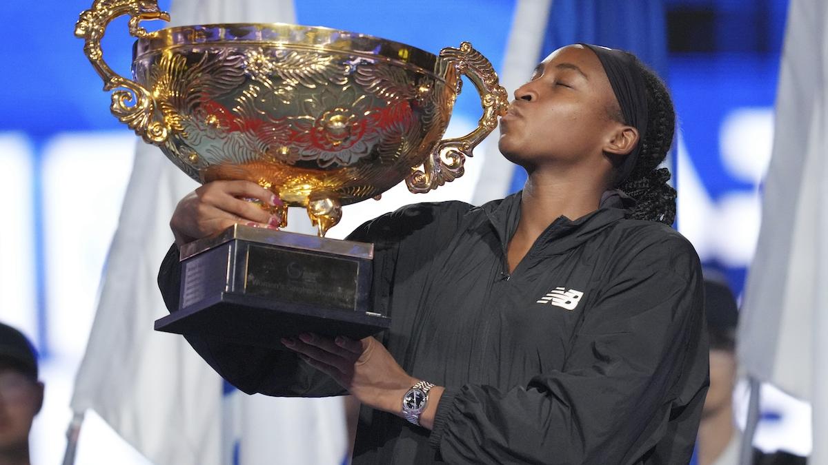 Gauff gana China y se une a Serena Williams