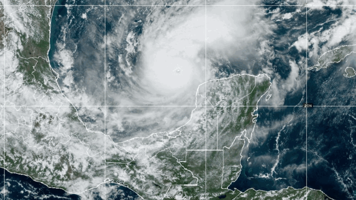 Gobierno activa protocolo de emergencia para connacionales en Florida, ante eventual llegada de huracán Milton