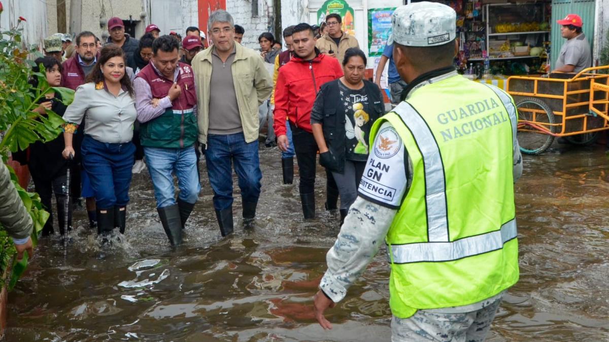 Clara Brugada recorre zona afectada por inundaciones en Xochimilco