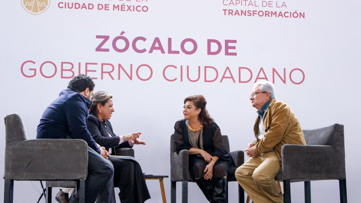 Clara Brugada y su gabinete atienden a ciudadanos en el Zócalo