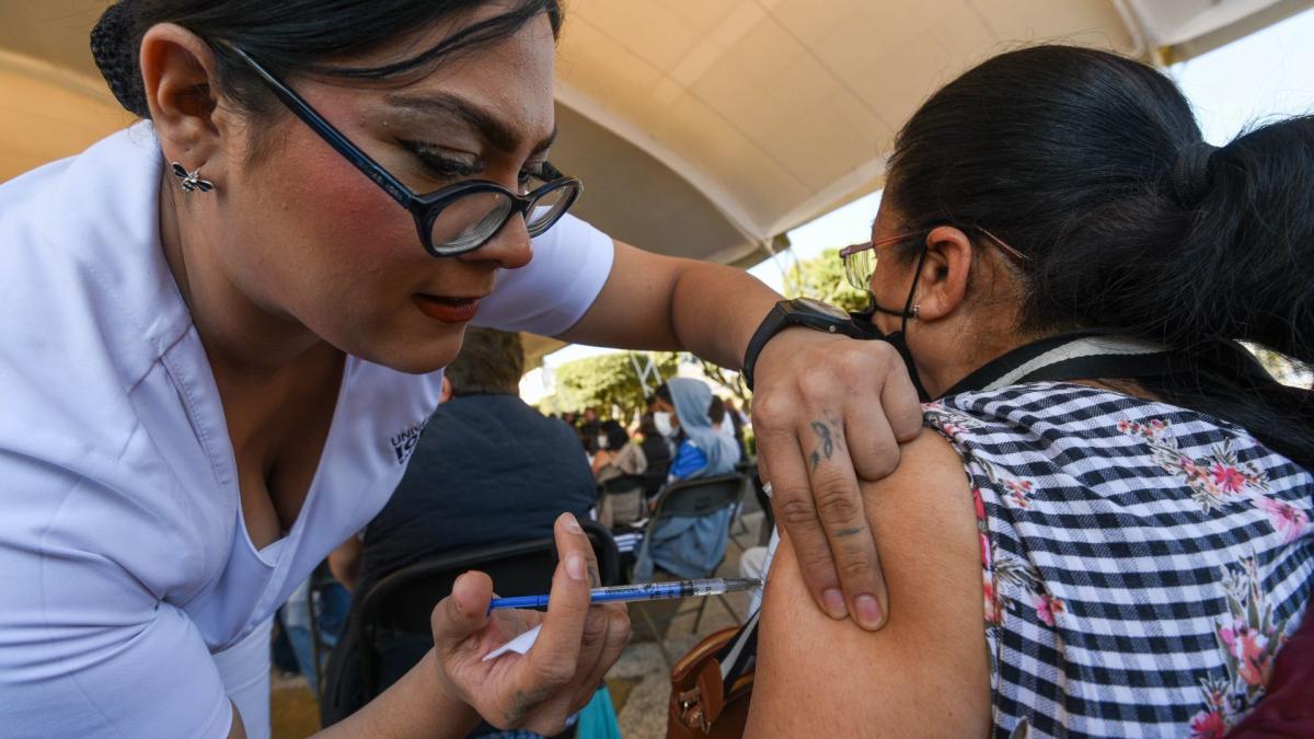 IMSS aplicará más de 20 millones de vacunas contra influenza estacional y COVID-19