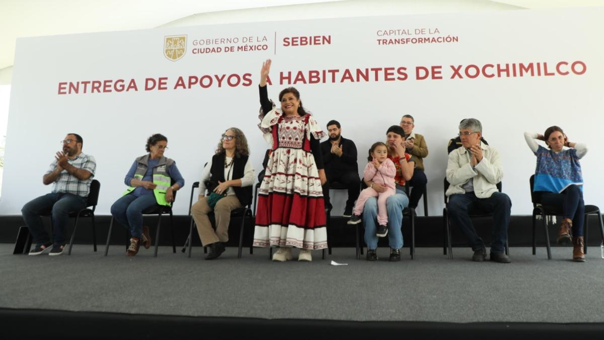 Brugada entrega apoyos económicos a 621 habitantes de Xochimilco afectados por lluvias