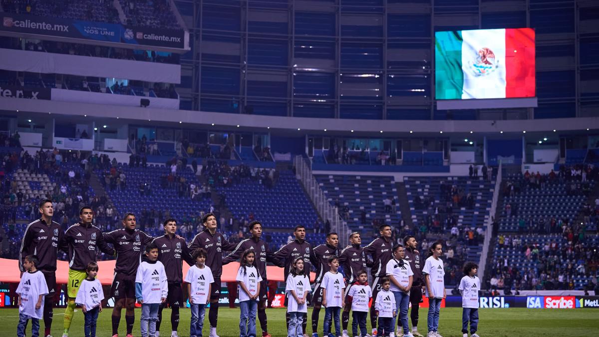 México vs Valencia: Afición no llena el Estadio Cuauhtémoc y abandona al Tricolor (Fotos y video)