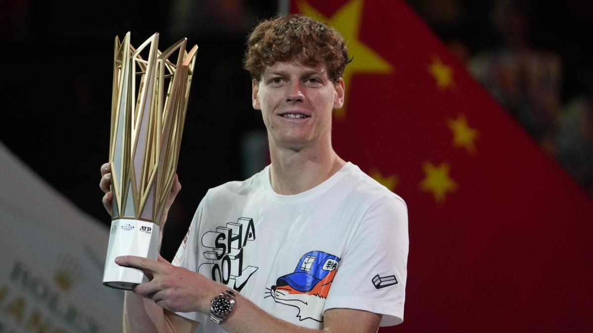 Masters de Shanghái: Jannik Sinner vence a Novak Djokovic y es el campeón más joven del torneo