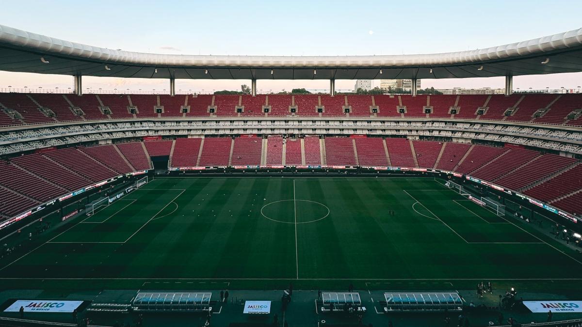 México vs Estados Unidos: ¿Qué tiene el césped del Estadio AKRON y por qué puede poner en riesgo a los jugadores?