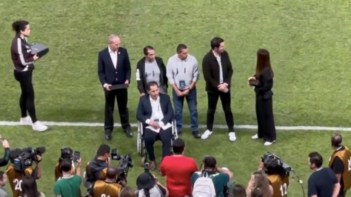 Selección Mexicana rinde homenaje a Benjamín Galindo y Enrique Bermúdez, entre muchos otros (VIDEO)