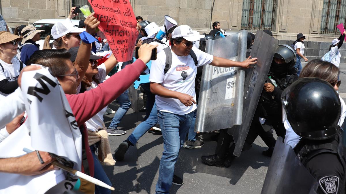 En Palacio Nacional escalan las protestas de empleados