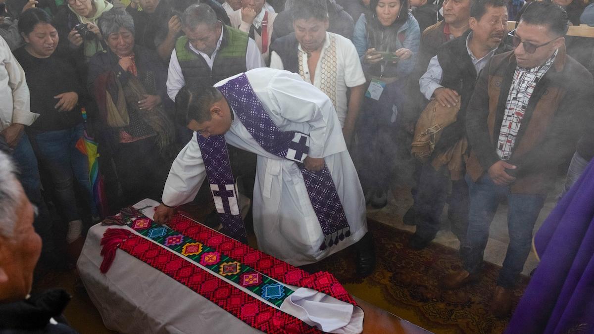 Asesinan a sacerdote y activista en Chiapas