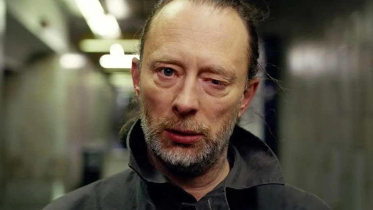 Thom Yorke rompe la ilusiones de fans por un regreso de Radiohead: 'Me importa un cara**'