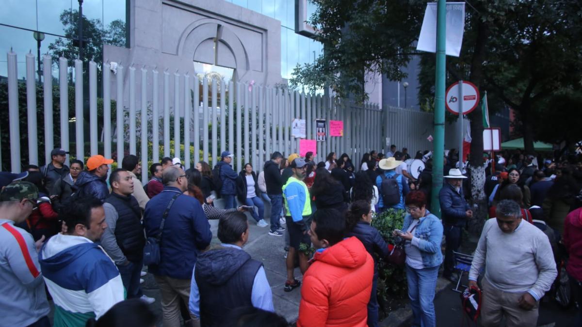 Así se manifiestan trabajadores del Poder Judicial frente a edificio del CJF | VIDEO