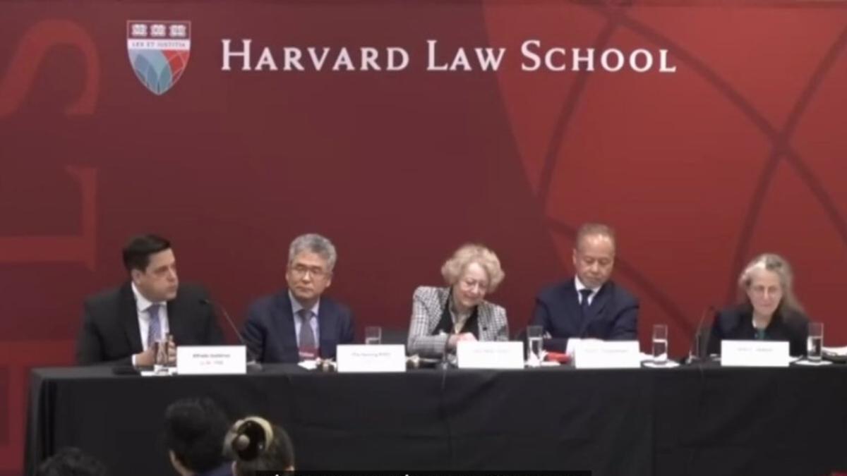 ‘Nadie se burla de los mexicanos’, responde Sheinbaum a ‘risas’ en Harvard por reforma judicial