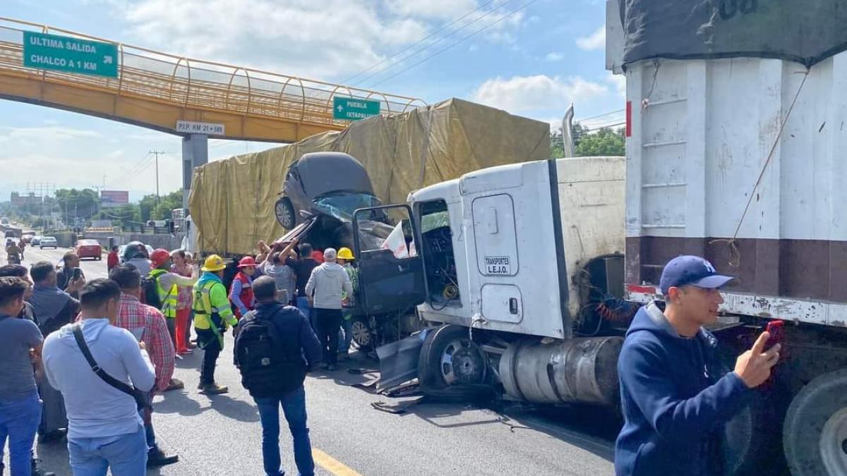 Carambola en la autopista México-Puebla Hoy 22 de octubre; hay más de siete vehículos involucrados