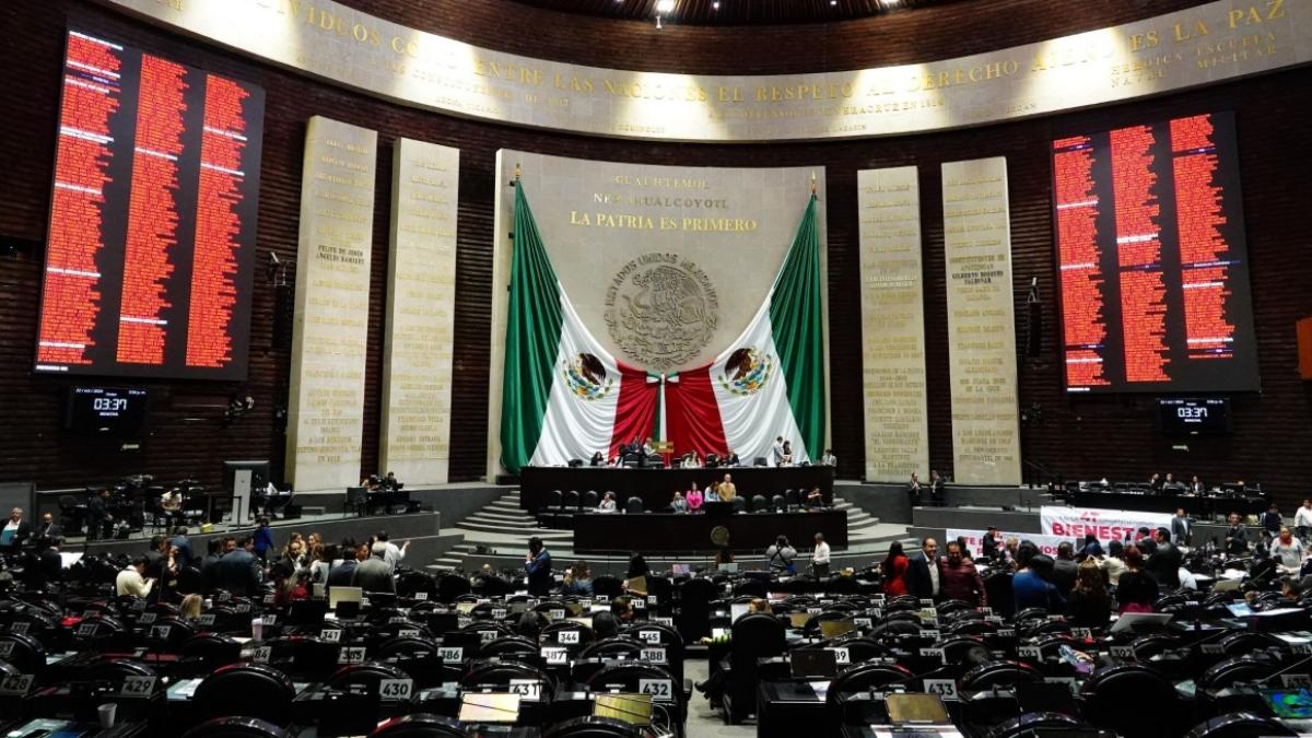 Diputados aprueban reducir a 65 años la edad para recibir pensión de adulto mayor