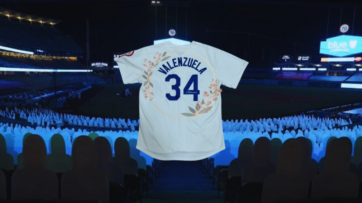 Muere Fernando 'Toro' Valenzuela y fans realizan un altar afuera del Dodger Stadium (VIDEO)