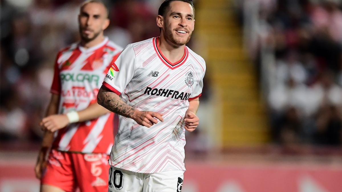 Toluca golea al Necaxa y sigue de sublíder