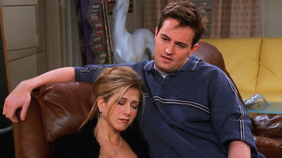 Jennifer Aniston rinde tributo a Matthew Perry a un año de la muerte del actor | FOTO