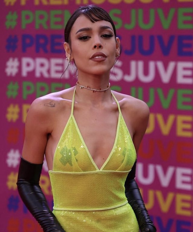 Danna Paola Deslumbra Con Vestido Transparente En Los Premios Juventud FOTOS