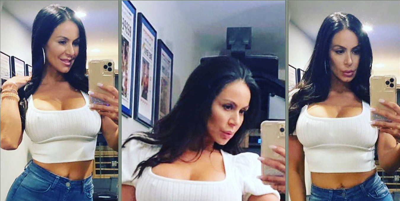 OnlyFans Kendra Lust Famosa Actriz Para Adultos Posa Con Campeonato Mundial De Lucha Libre Y